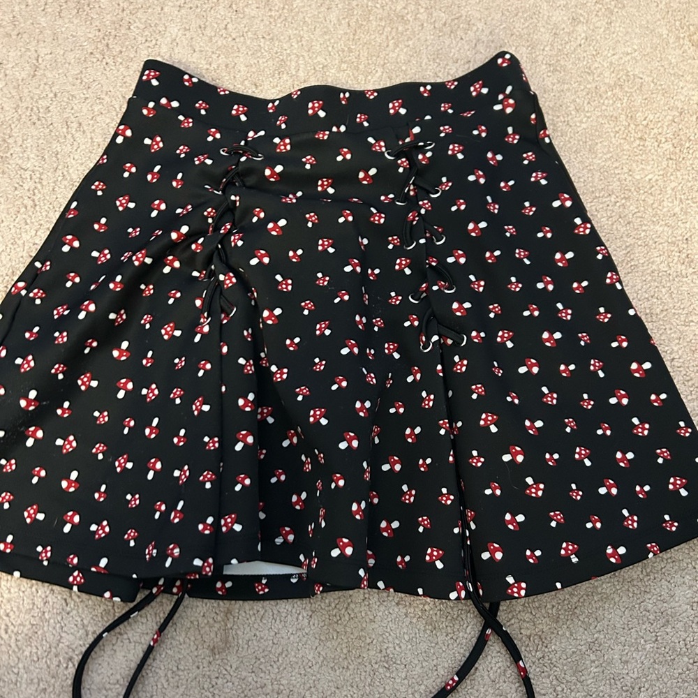 Black mushroom skirt with ties in front
